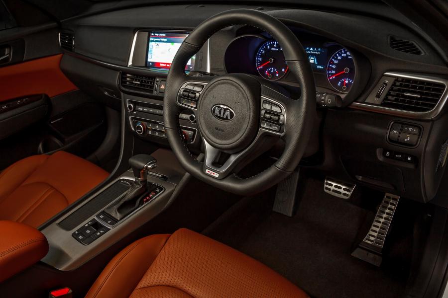 Панель приборов Kia Optima GT 2016 года  (AU) (фото 3 из 18)